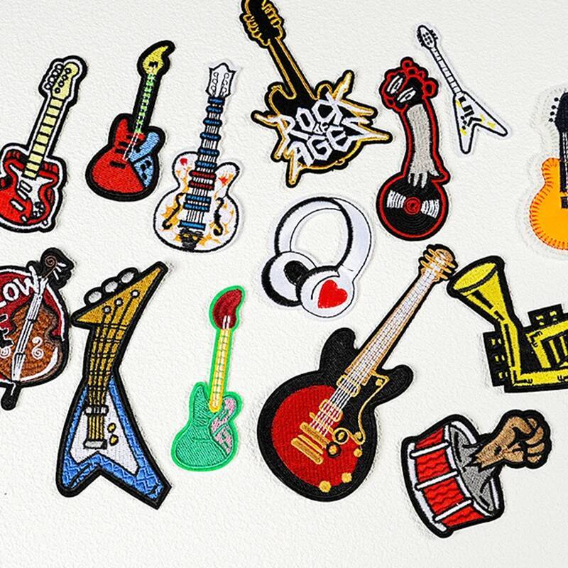 バックパックと帽子の装飾用の刺繍入りギターバッジ、ファッショ - Musical Instrument Photo のレビューと価格