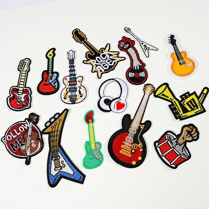 バックパックと帽子の装飾用の刺繍入りギターバッジ、ファッショ - Musical Instrument Photo のレビューと価格